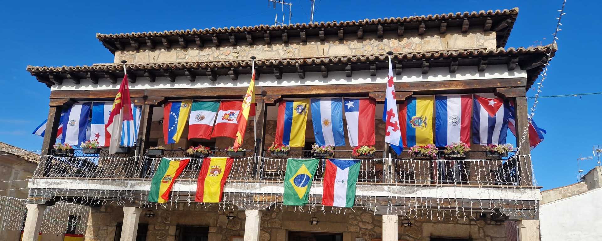 Almonacid de Zorita celebra el Día de la Hispanidad con banderas de España e Hispanoamérica